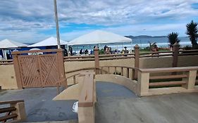 Casa beira da Praia Peró Condomínio com segurança